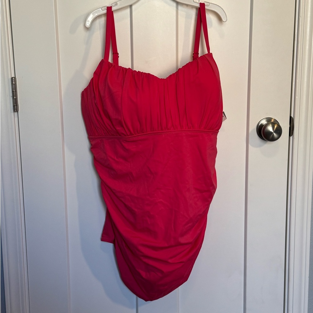 Women’s Catherine’s Plus size 24W one piece Ruched sides Hot pink swim suit. NWT